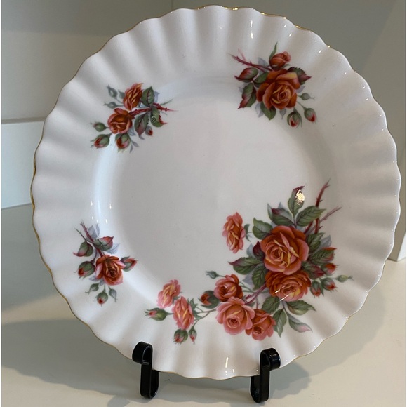 EUC VTG ROYAL ALBERT CENTENNIAL ROSE BREAD AND BUTTER PLATE - Picture 2 of 5